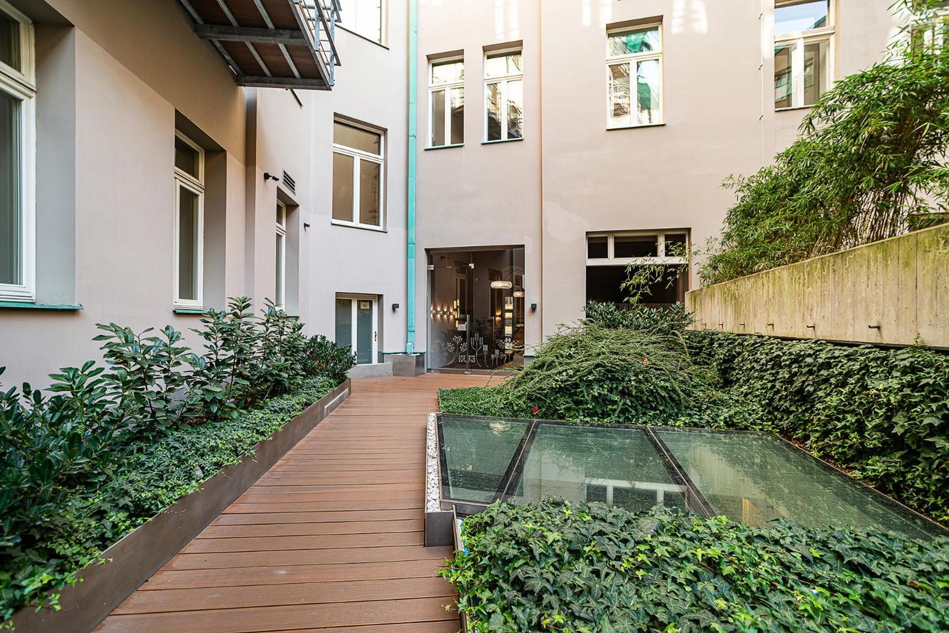 Stunning Designer With Terrace Appartamento